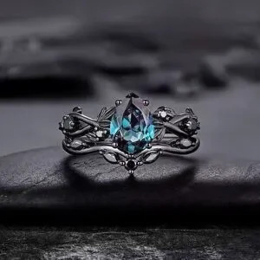 2Pcs/Set Fashion Black Gold Color Rhinestone Zircon Rings 7 8